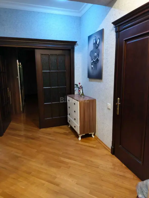 Satılır 2 otaqlı mənzil 68 m²