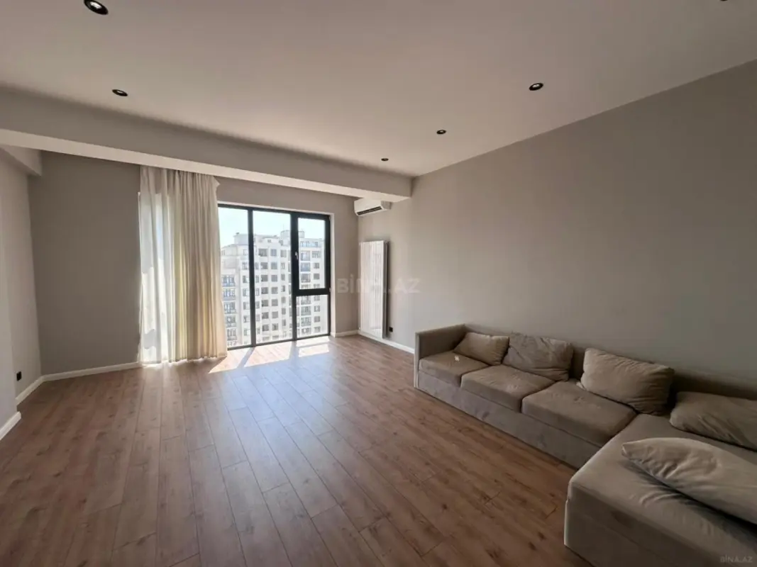 Satılır 3 otaqlı mənzil 136 m²