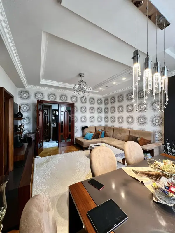 Satılır 2 otaqlı mənzil 88 m²