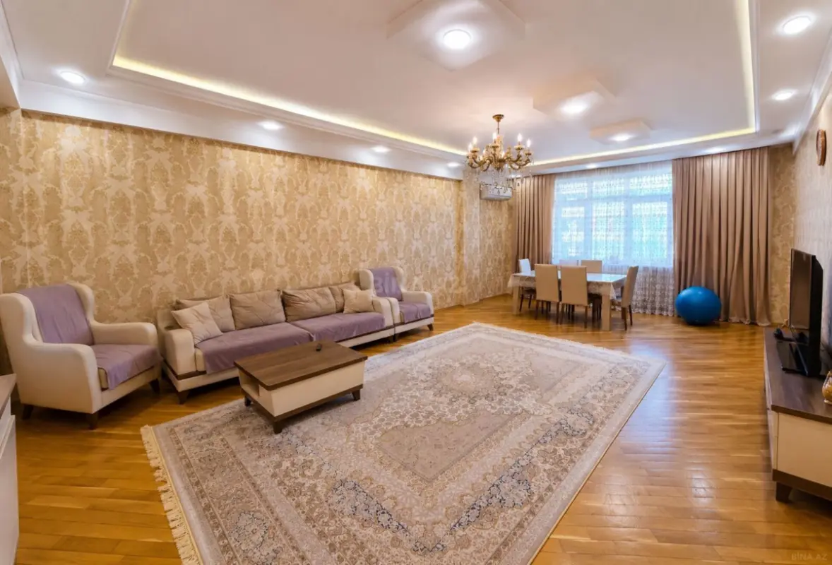 Satılır 3 otaqlı mənzil 130 m²