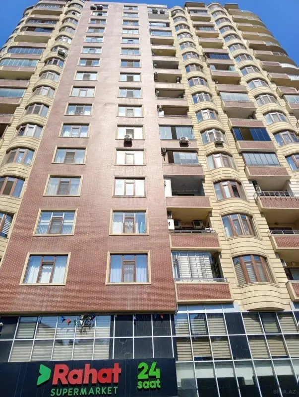 Satılır 4 otaqlı mənzil 170 m²
