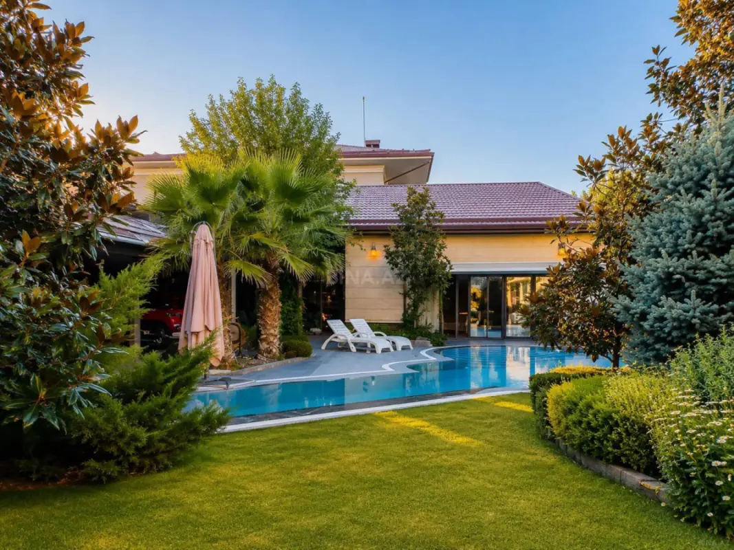 Satılır 6 otaqlı həyət evi 450 m²