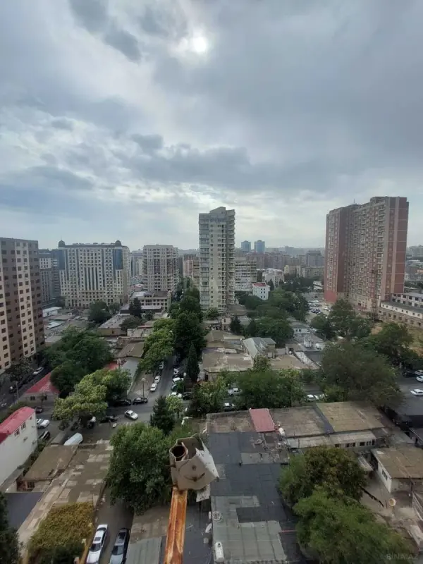 Satılır 3 otaqlı mənzil 147 m²