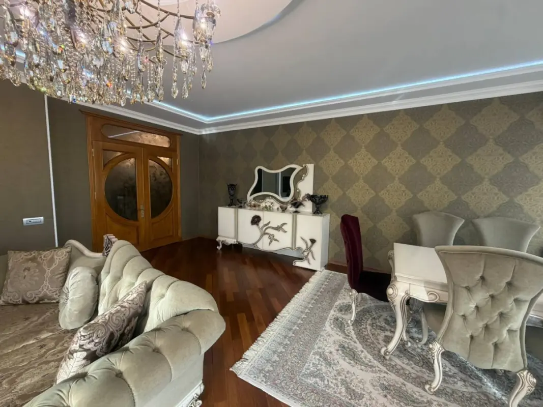 Satılır 3 otaqlı mənzil 170 m²