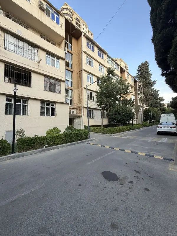 Satılır 5 otaqlı mənzil 120 m²
