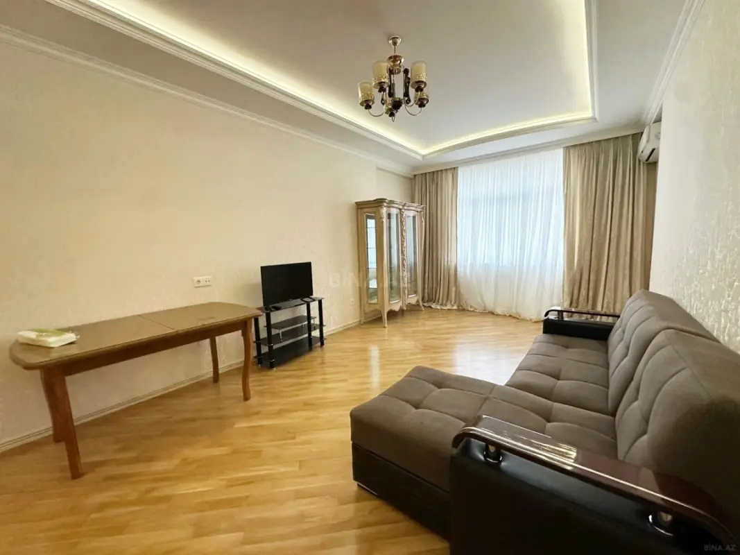 Kirayə verilir 3 otaqlı mənzil 130 m²