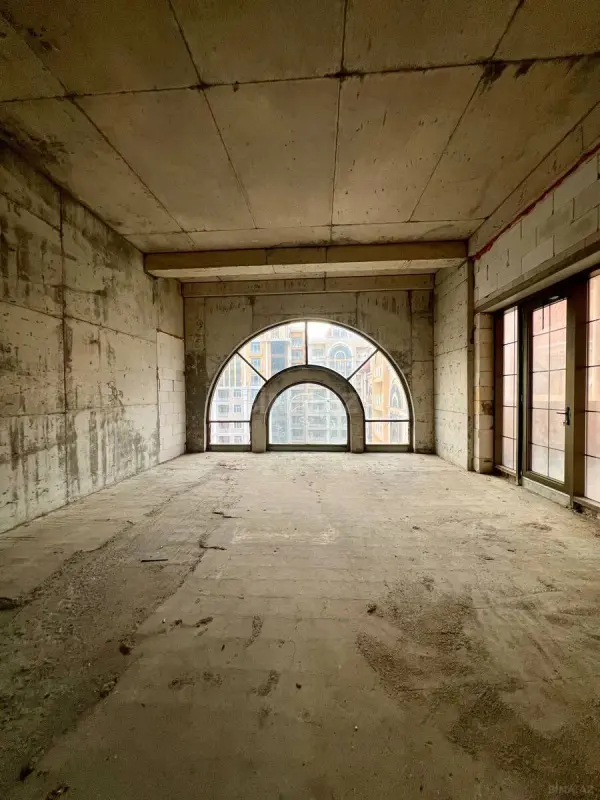 Satılır 6 otaqlı mənzil 466 m²