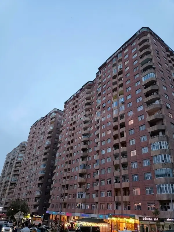 Satılır 3 otaqlı mənzil 107 m²