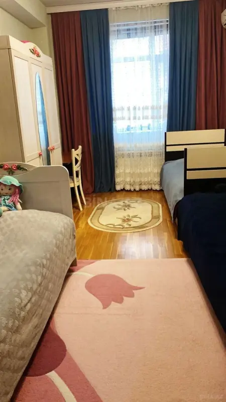 Satılır 3 otaqlı mənzil 137.5 m²