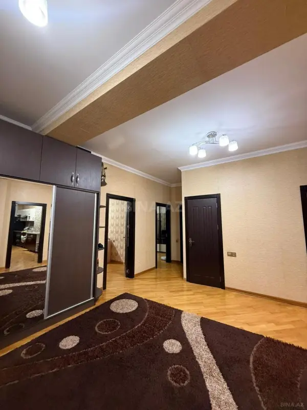Satılır 3 otaqlı mənzil 135 m²
