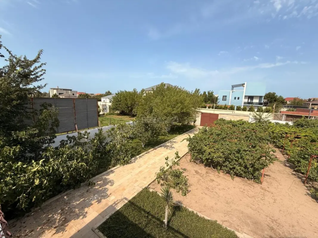 Satılır 5 otaqlı həyət evi 200 m²