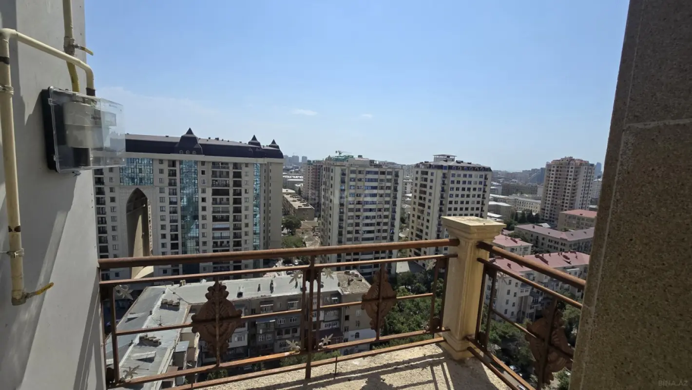 Satılır 3 otaqlı mənzil 105 m²