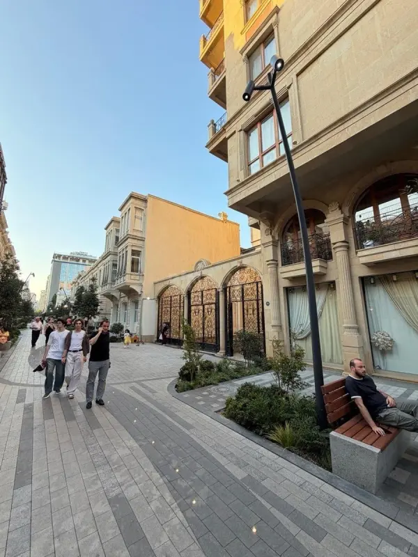Satılır 3 otaqlı mənzil 191 m²