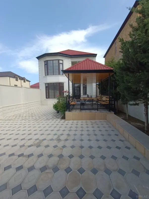 Satılır 5 otaqlı həyət evi 200 m²