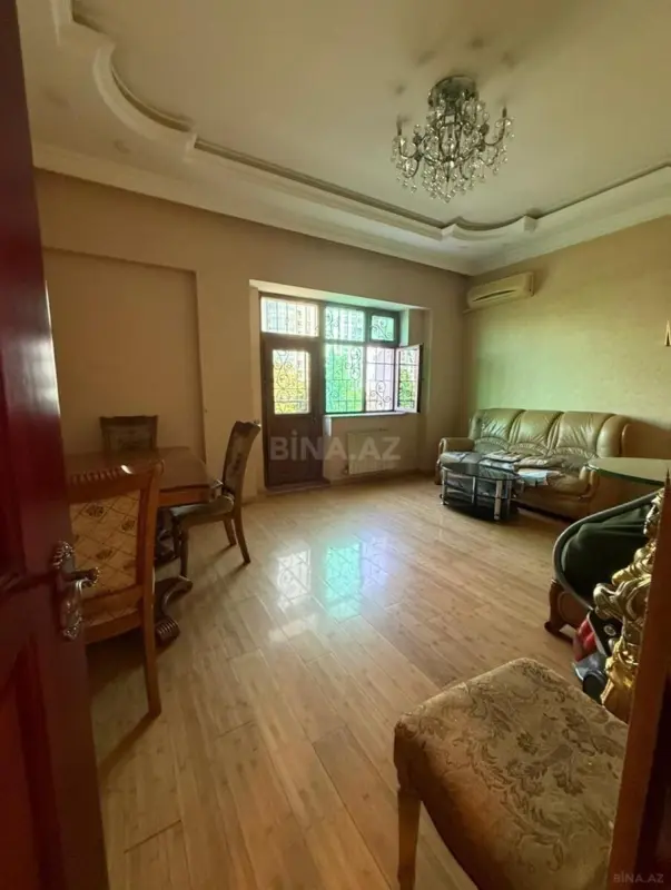 Kirayə verilir 4 otaqlı mənzil 140 m²