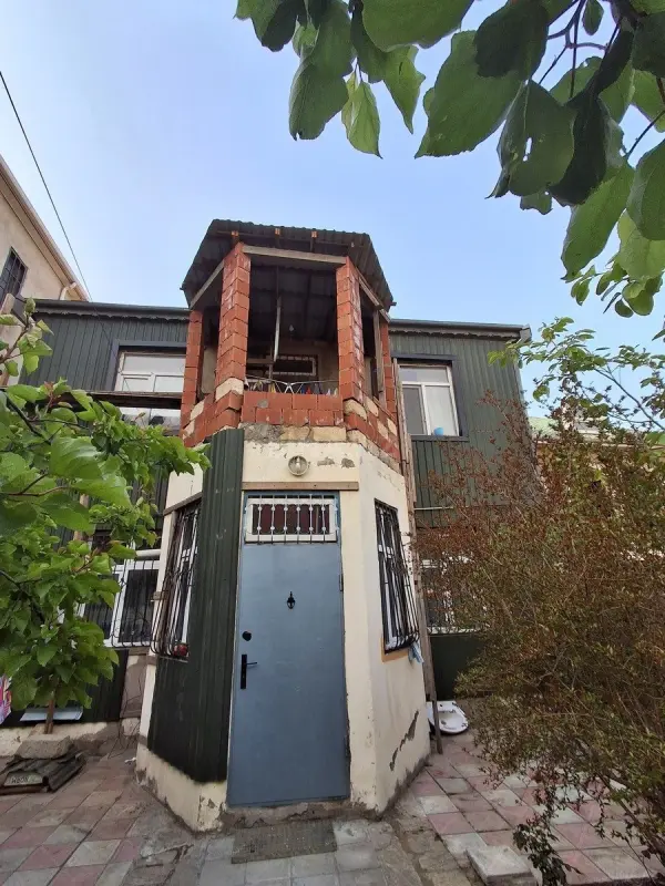 Satılır 6 otaqlı həyət evi 234 m²