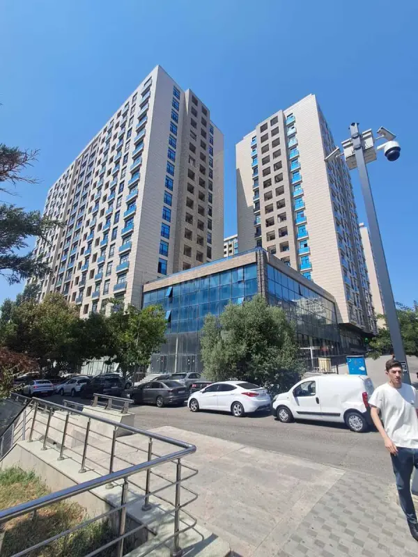 Satılır 4 otaqlı mənzil 148 m²
