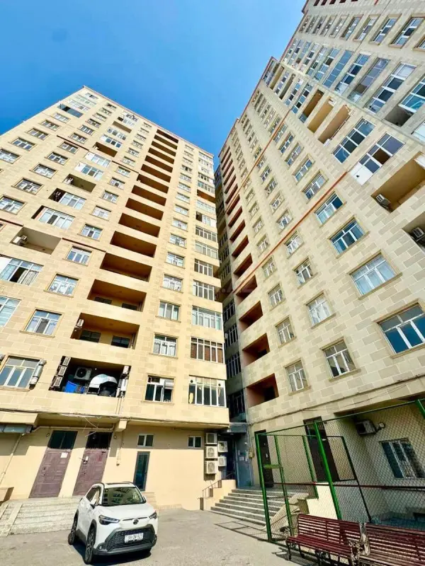 Satılır 3 otaqlı mənzil 126 m²