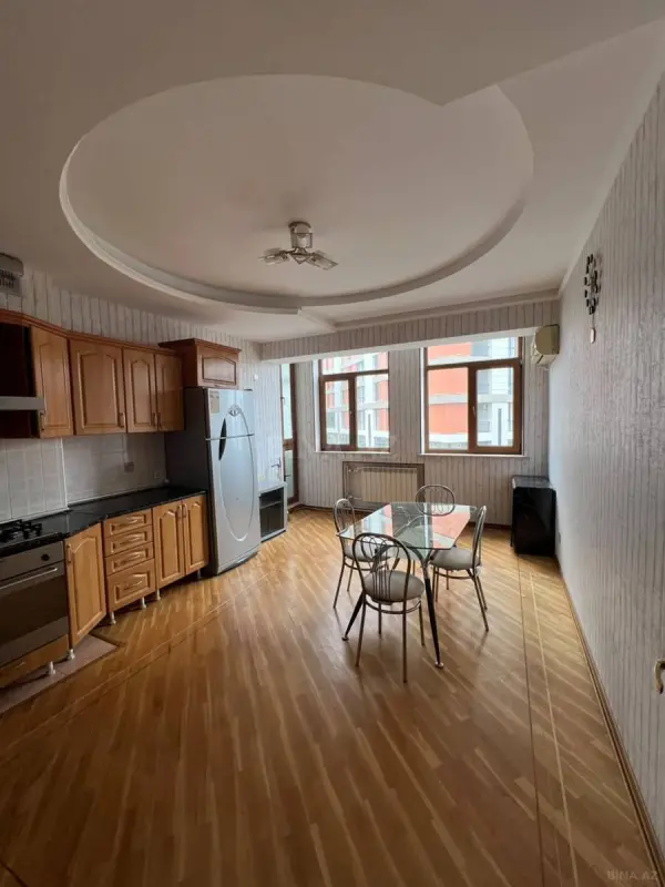 Kirayə verilir 4 otaqlı mənzil 120 m²