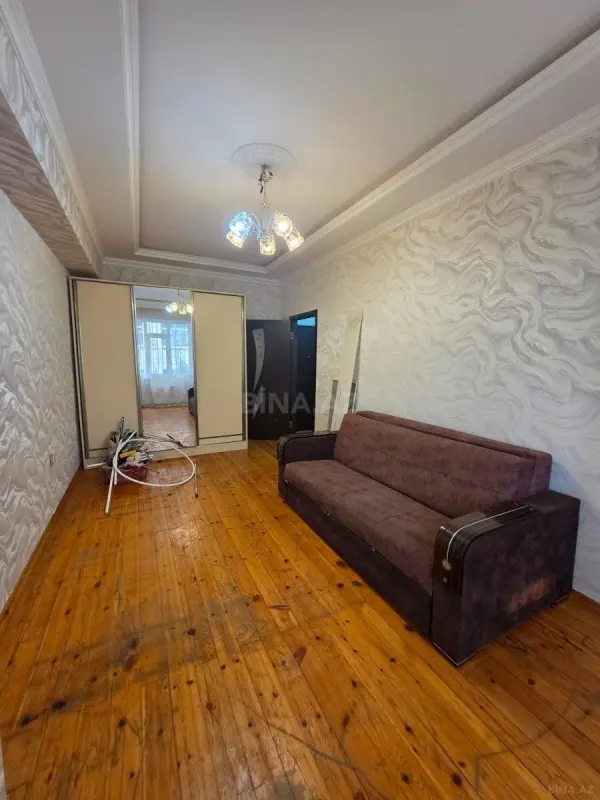 Satılır 1 otaqlı mənzil 42 m²