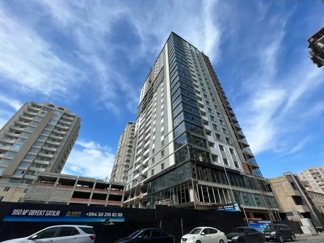 Satılır 3 otaqlı mənzil 165 m²