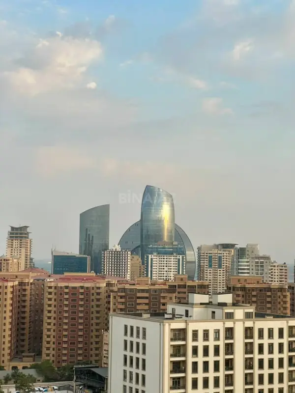 Satılır 8 otaqlı mənzil 476 m²