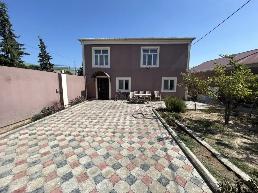 Satılır 5 otaqlı həyət evi 210 m²