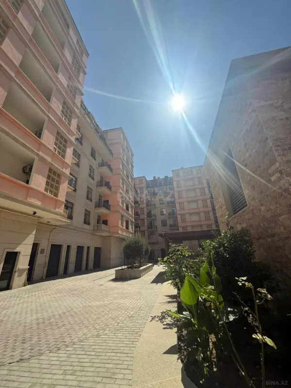 Satılır 4 otaqlı mənzil 135 m²