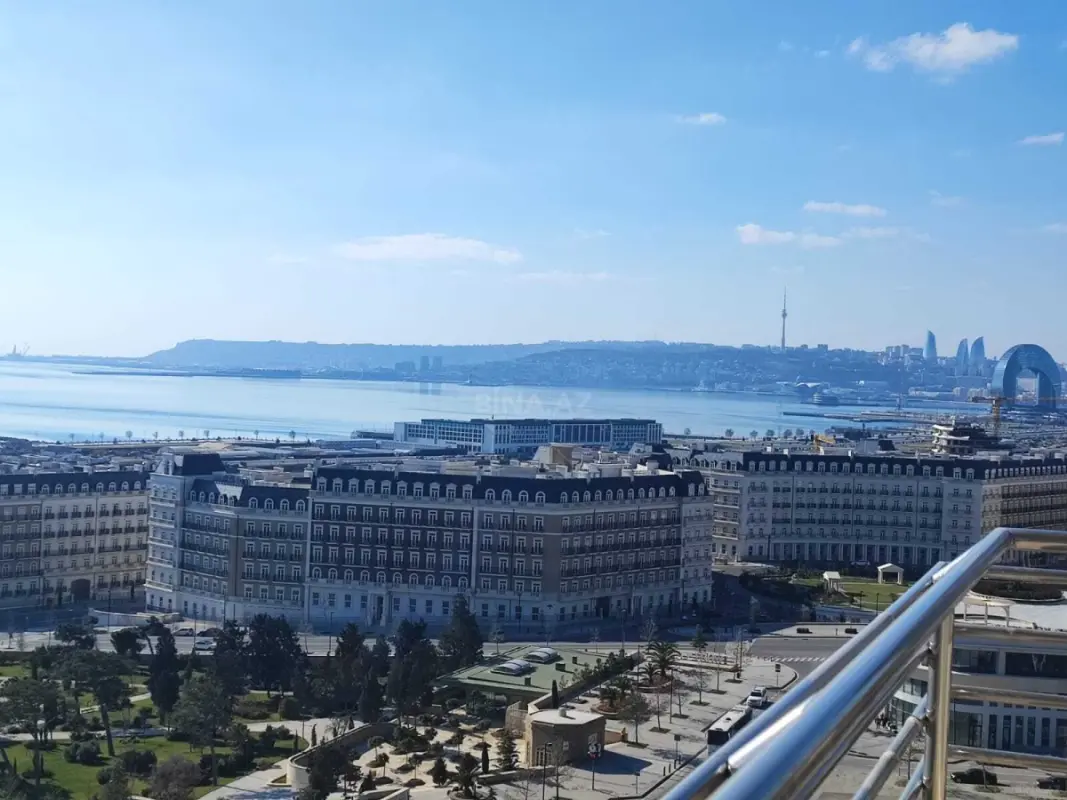 Satılır 4 otaqlı mənzil 185 m²