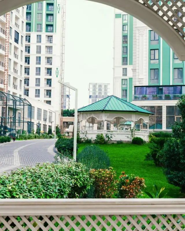 Satılır 4 otaqlı mənzil 180 m²