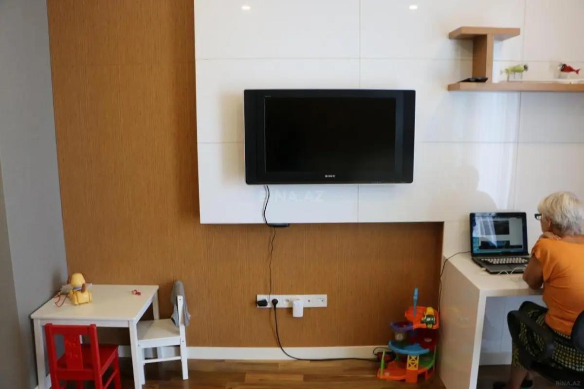 Kirayə verilir 4 otaqlı mənzil 350 m²