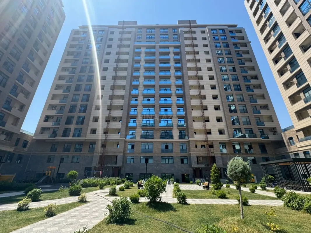 Satılır 3 otaqlı mənzil 137 m²