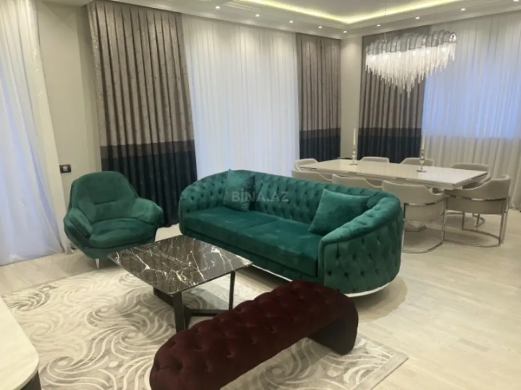 Satılır 4 otaqlı mənzil 190 m²