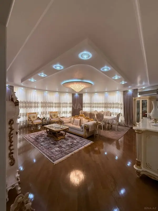 Satılır 5 otaqlı mənzil 240 m²