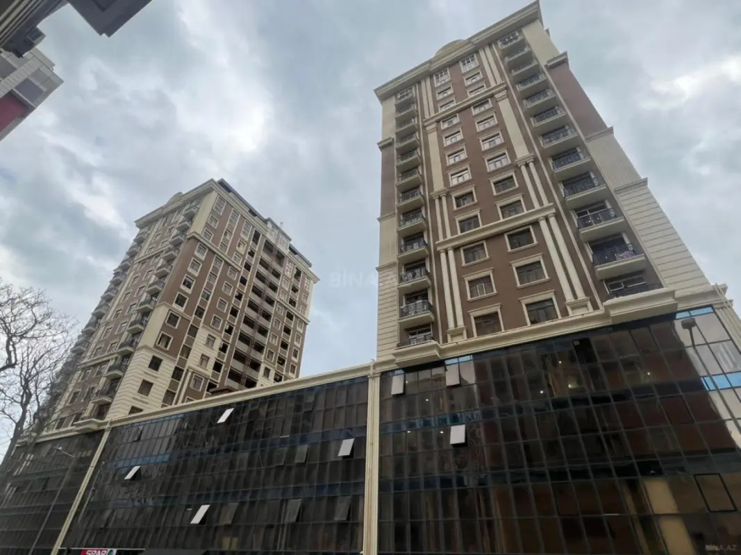 Satılır 4 otaqlı mənzil 131 m²
