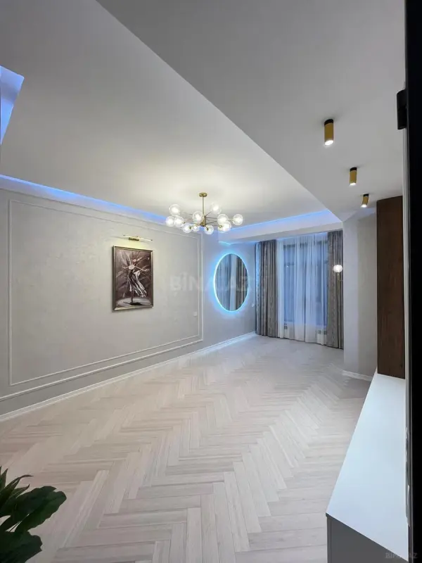 Satılır 4 otaqlı mənzil 130 m²