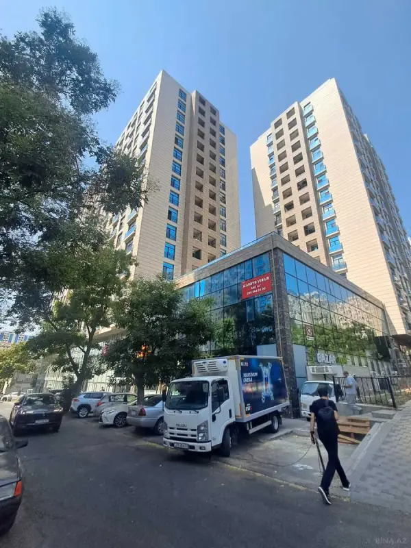 Satılır 4 otaqlı mənzil 150 m²