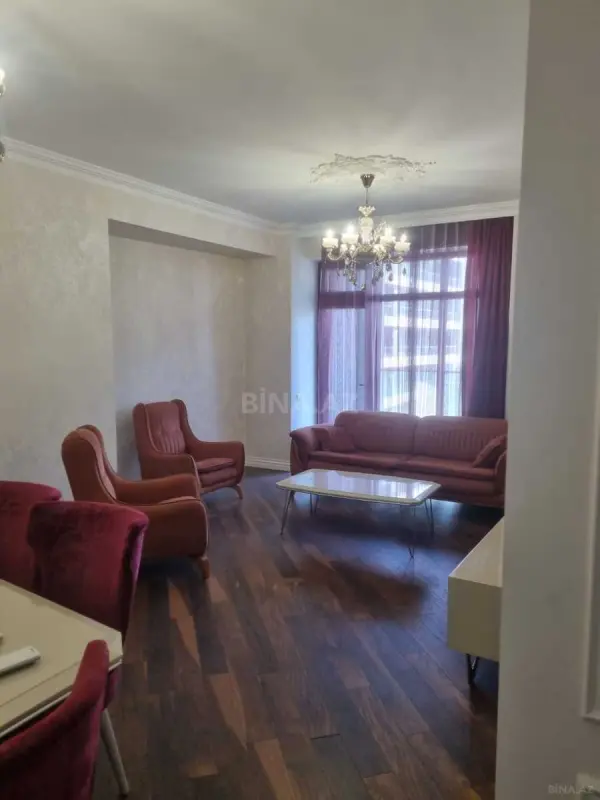 Kirayə verilir 3 otaqlı mənzil 150 m²