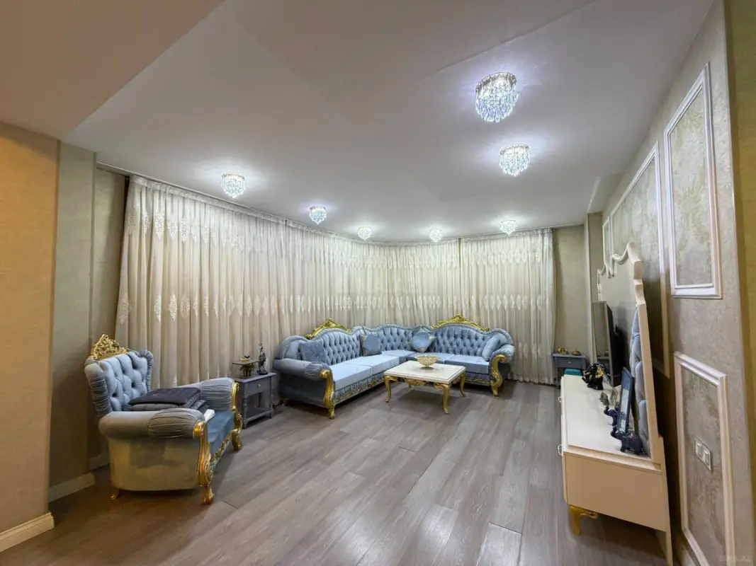 Kirayə verilir 2 otaqlı mənzil 115 m²