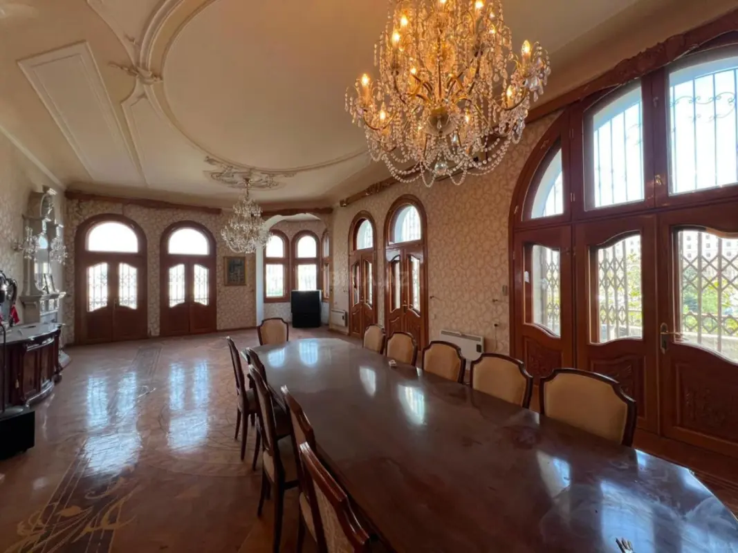 Kirayə verilir 8 otaqlı ofis 400 m²