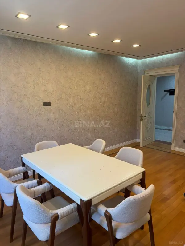 Kirayə verilir 2 otaqlı mənzil 120 m²
