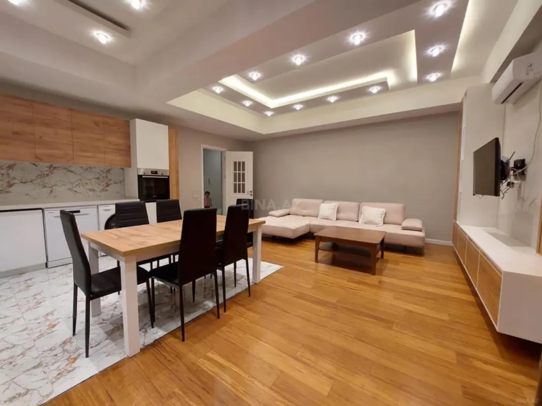 Satılır 3 otaqlı mənzil 130 m²