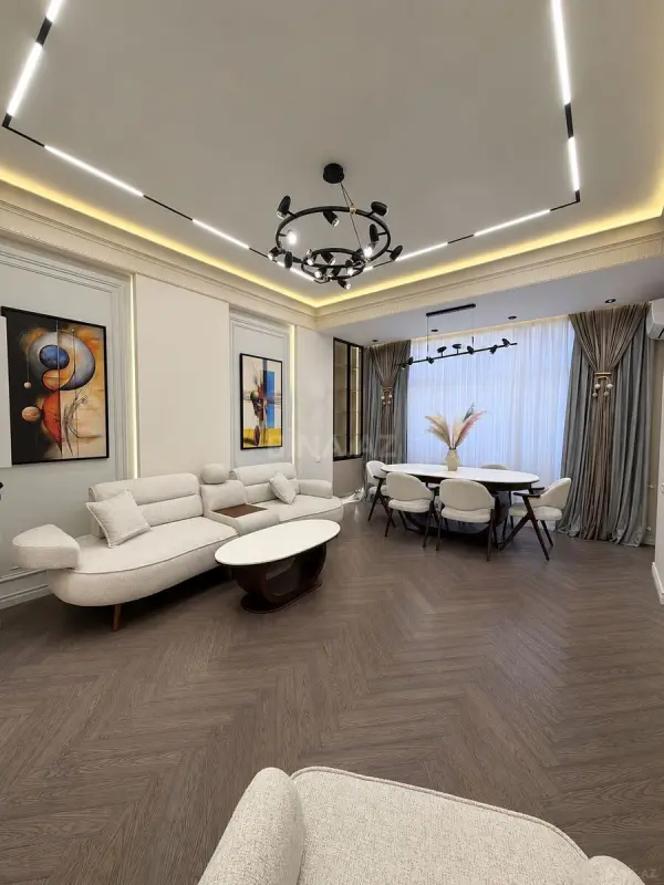 Satılır 3 otaqlı mənzil 133 m²