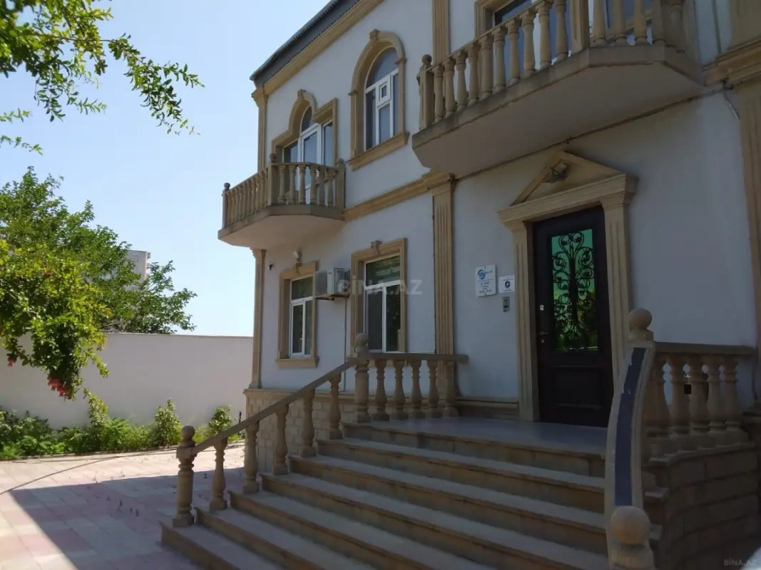 Satılır obyekt 715 m²