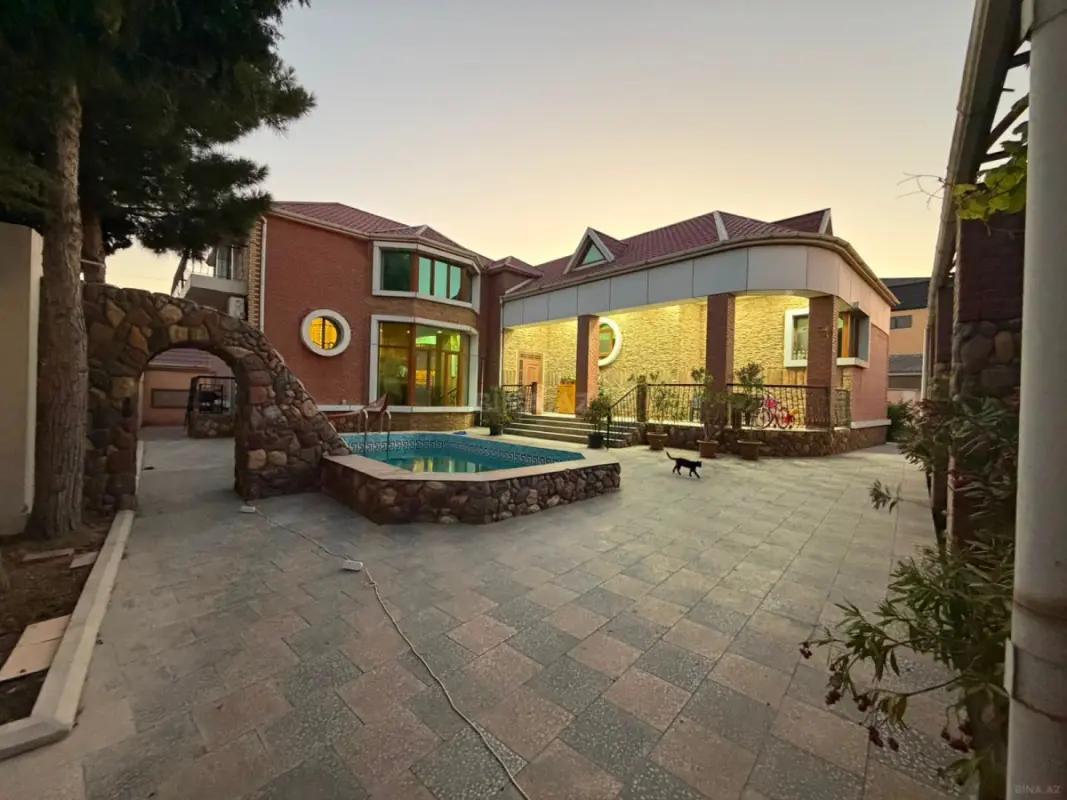Satılır 5 otaqlı həyət evi 200 m²