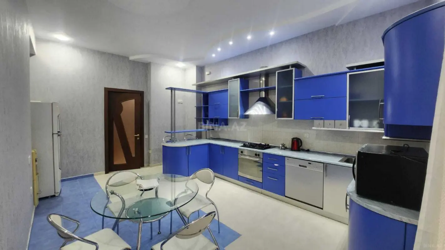 Kirayə verilir 5 otaqlı mənzil 220 m²