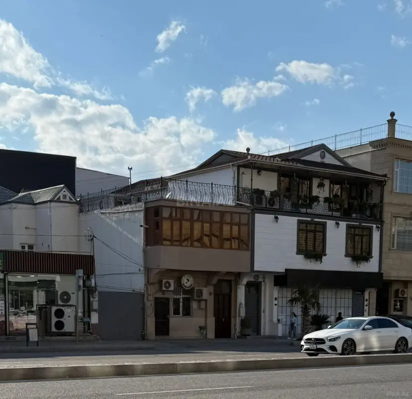 Satılır 6 otaqlı həyət evi 215 m²