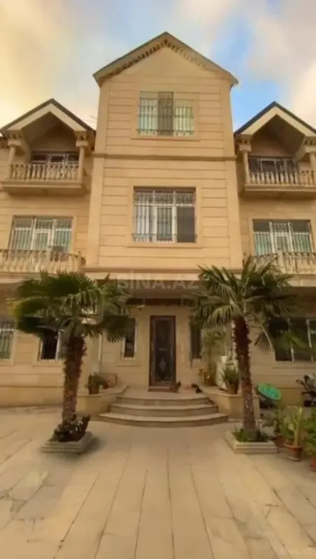 Satılır 8 otaqlı həyət evi 500 m²