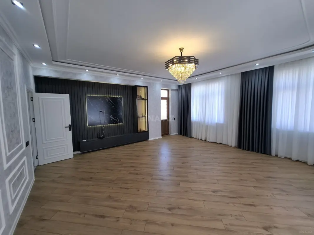 Satılır 3 otaqlı mənzil 130 m²