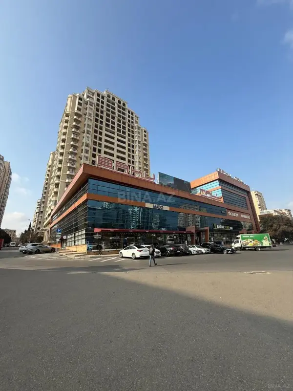 Satılır 4 otaqlı mənzil 210 m²